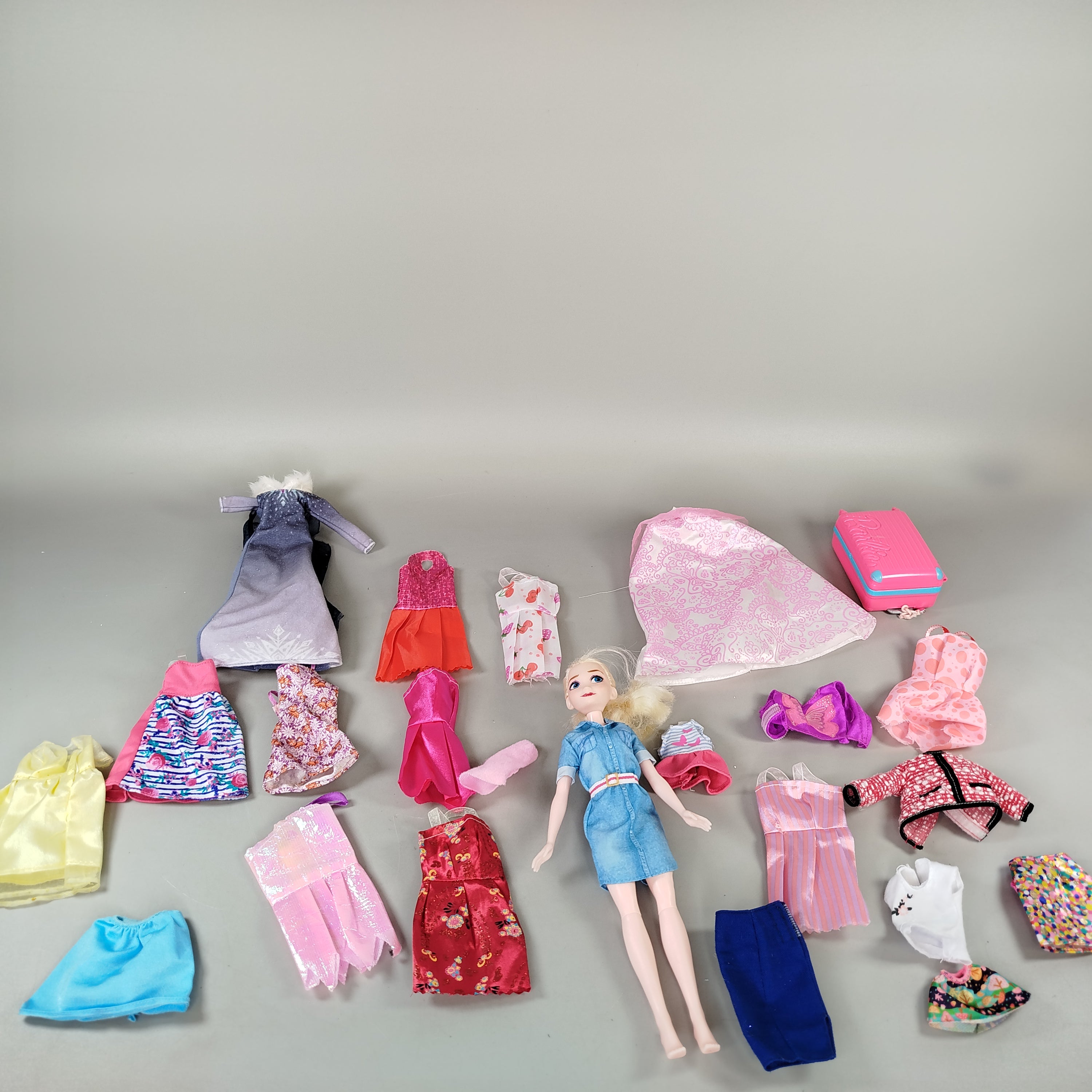 Disney Puppen-Set – Modepuppe mit Kleidung & Zubehör